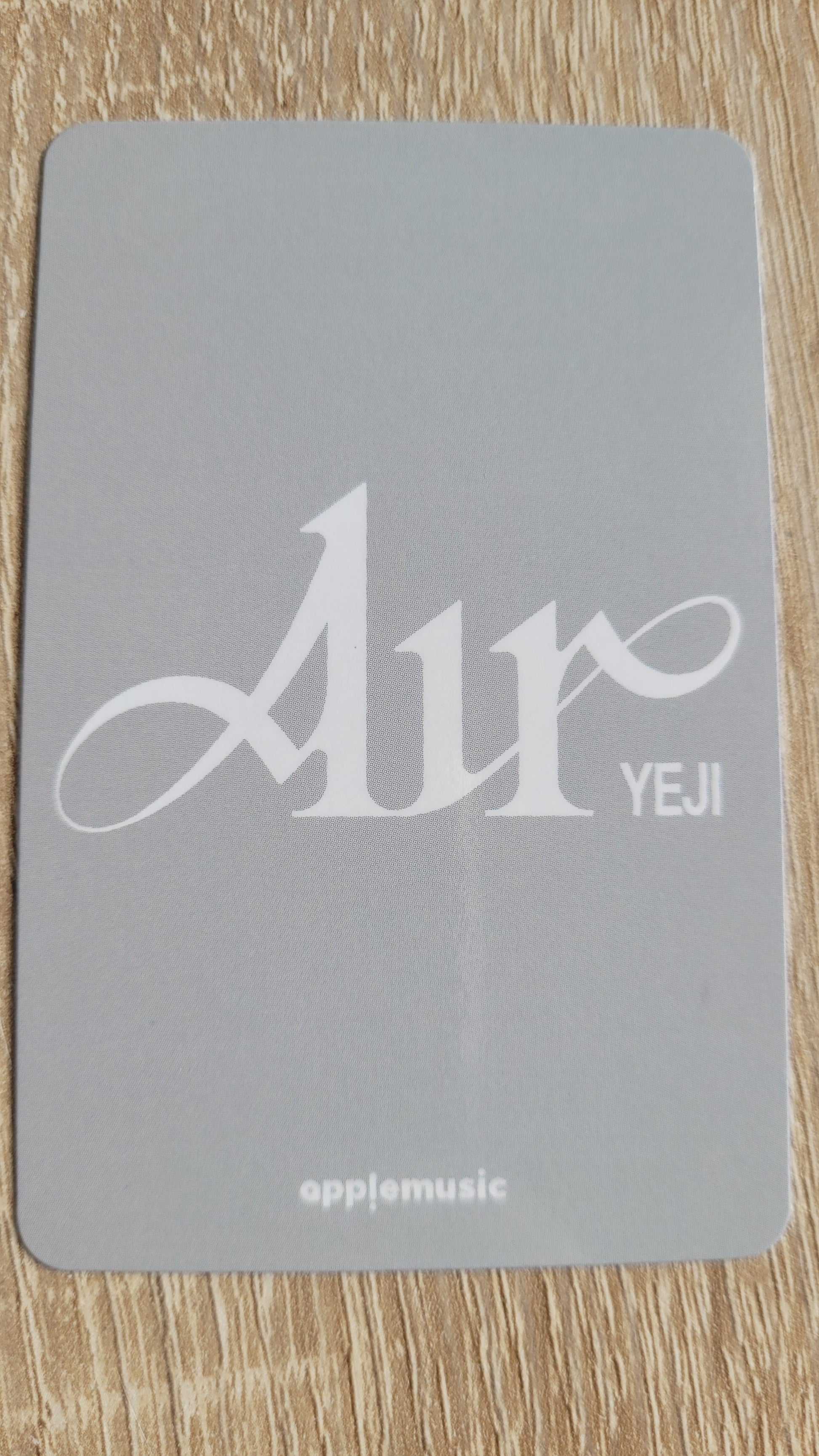YEJI AIR OFFICIAL PHOTOCARD  POB APPLE MUSIC KAEPJJANG SHOP (캡짱 숍)