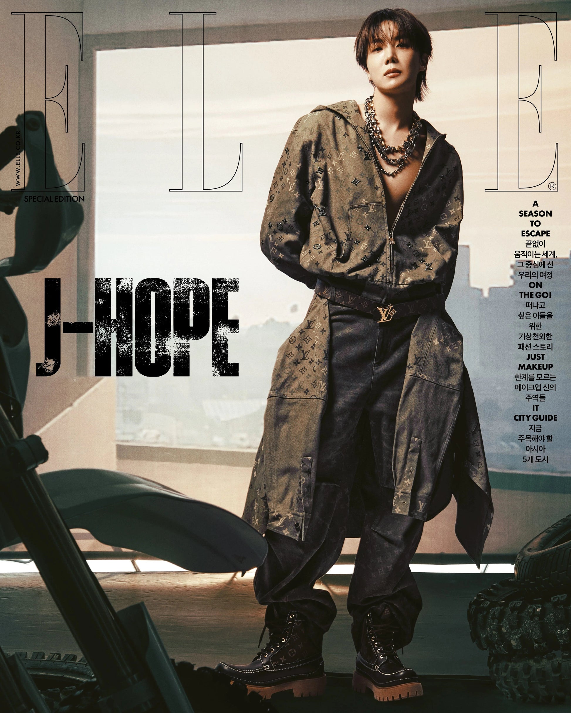 [PRE ORDER] ELLE KOREA Magazine  (2026 DECEMBER Issue)  Special Edition   Cover : J-HOPE KAEPJJANG SHOP (캡짱 숍)