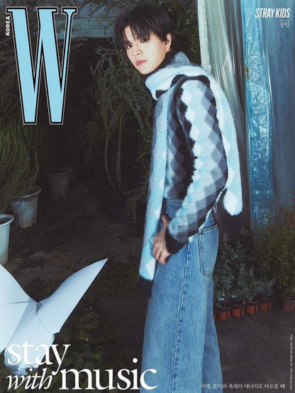 W KOREA MAGAZINE (2024 Volume 6) / COVER : STRAY KIDS - KAEPJJANG SHOP (캡짱 숍)